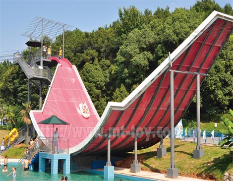 水上樂(lè)園設(shè)備廠家的產(chǎn)品注意點(diǎn)
