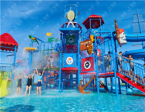 選擇水上游樂設(shè)施廠家應(yīng)關(guān)注哪些方面？